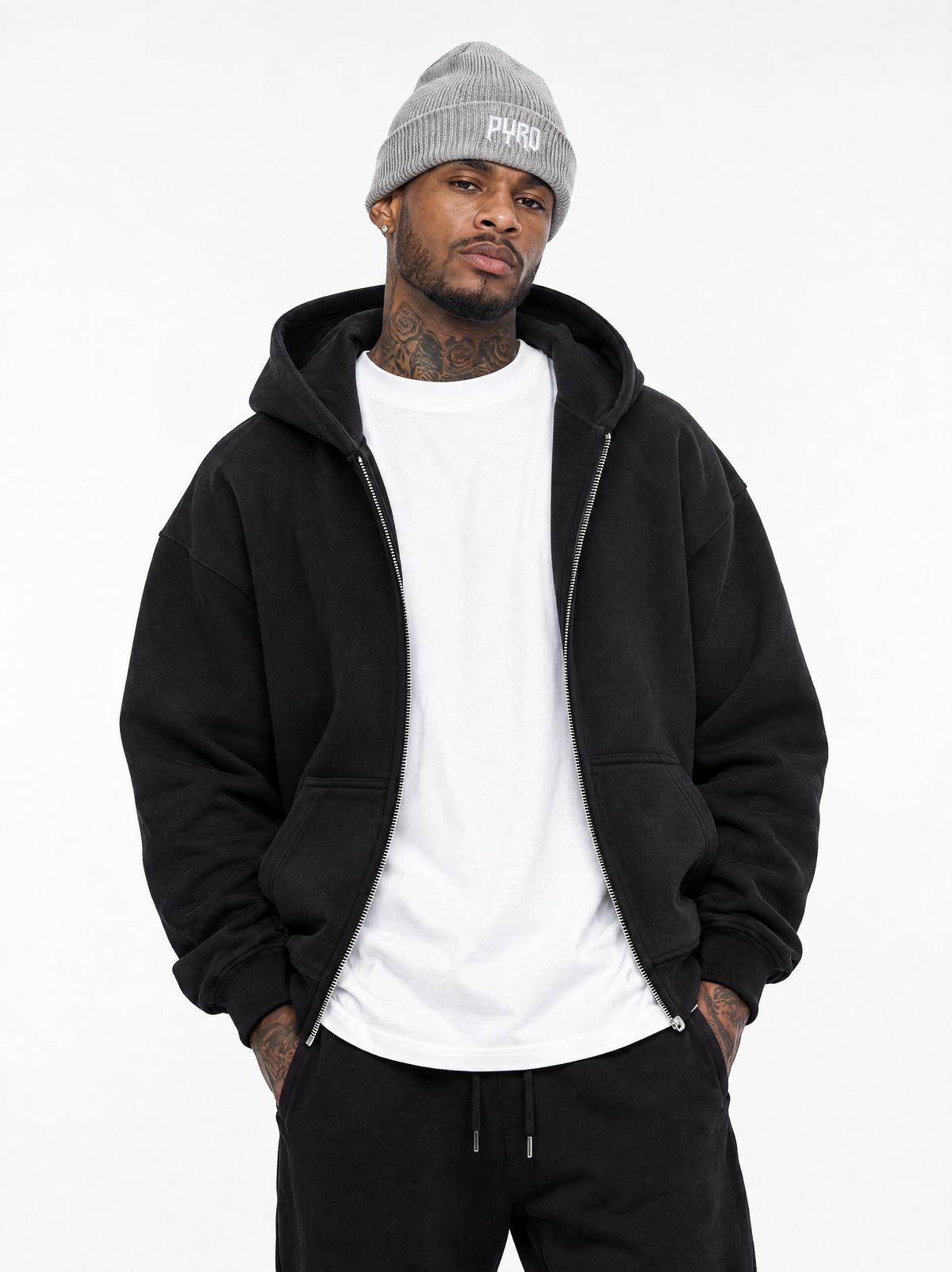 PYRO Signature Beanie am Model im Studio