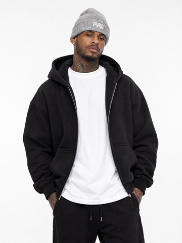 PYRO Signature Beanie am Model im Studio