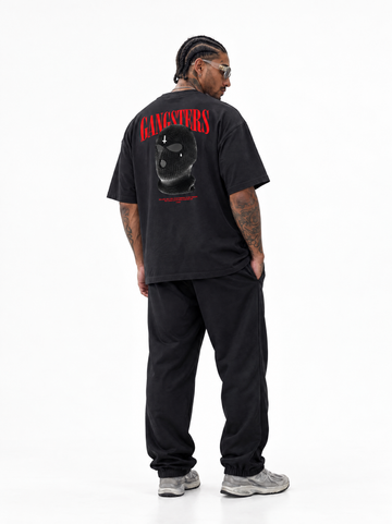PYRO Gangsters Oversize Tee in Schwarz am Model, Rückenansicht mit Print